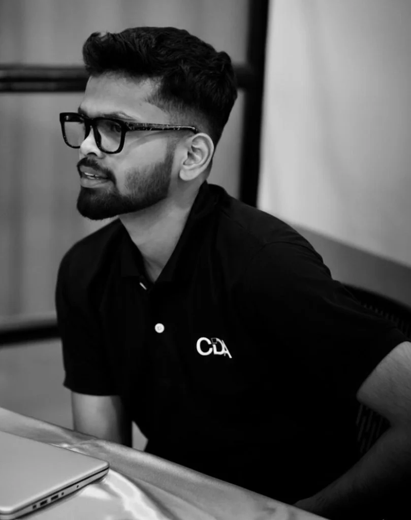 freelance digital marketer in oman portrait image